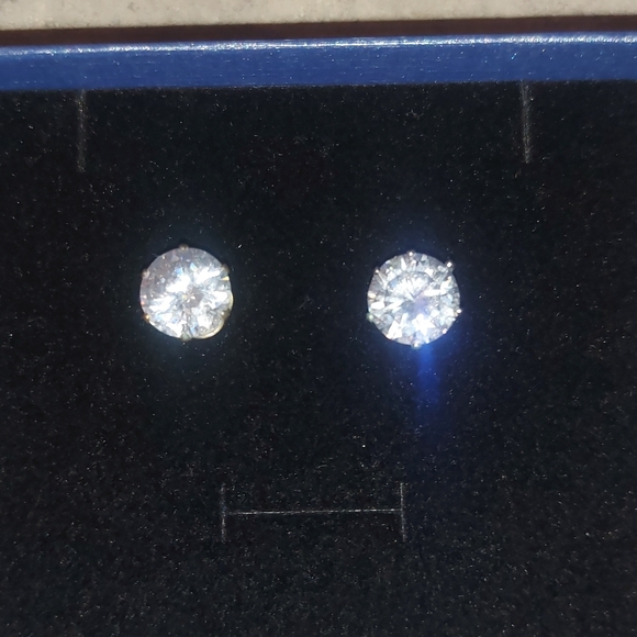 Stud Earrings - Picture 2 of 9